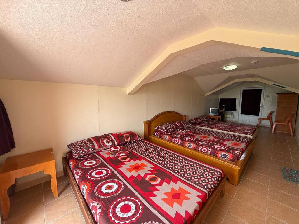 Spacious upper-floor family room with multiple beds at Pecan Pension House